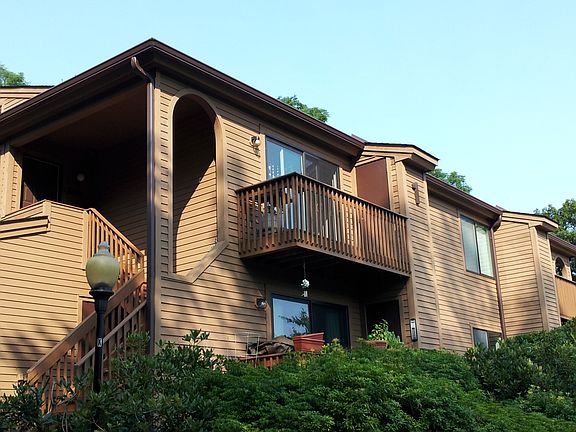 2nd image of 17 Cedar Pond Ln