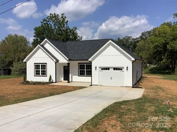 302 W 2nd St, Lowell, NC 28098