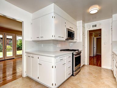Kitchen with many cabinets