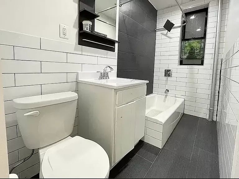 2471 Grand Ave #4A — Photo 6