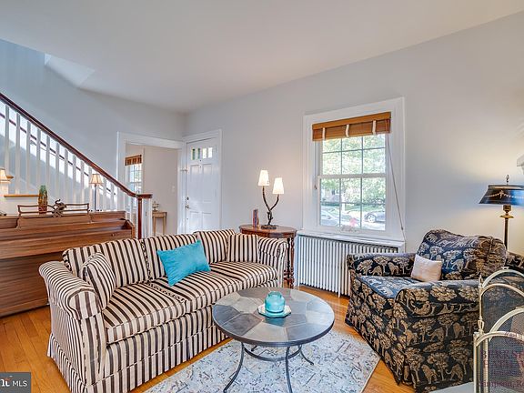 3rd image of 804 Sylvania Ave