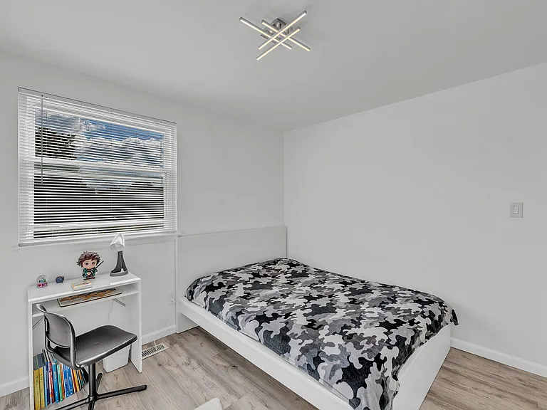 5028 Halwell Dr — Photo 17