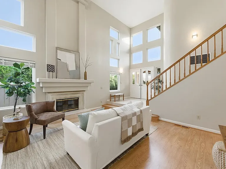 45 Cove Ct — Photo 2