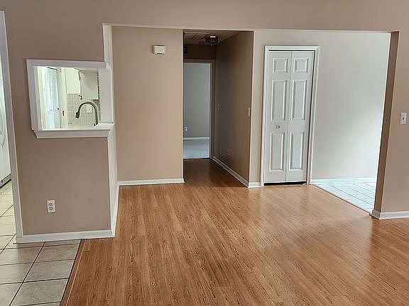 5th image of 4751 Berkshire Dr #203