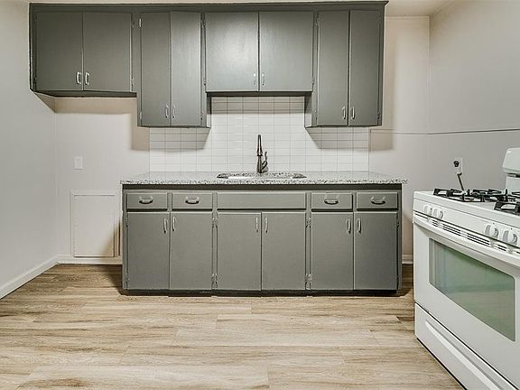 5th image of 4737 SE 23rd St