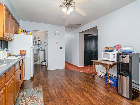 2nd image of 1800 Yew Ct