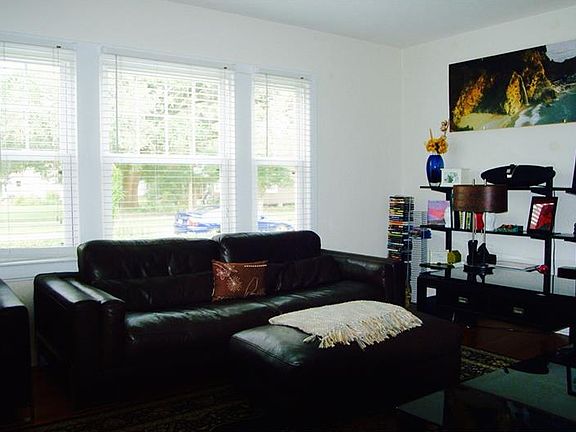 2nd image of 2032 Illinois St