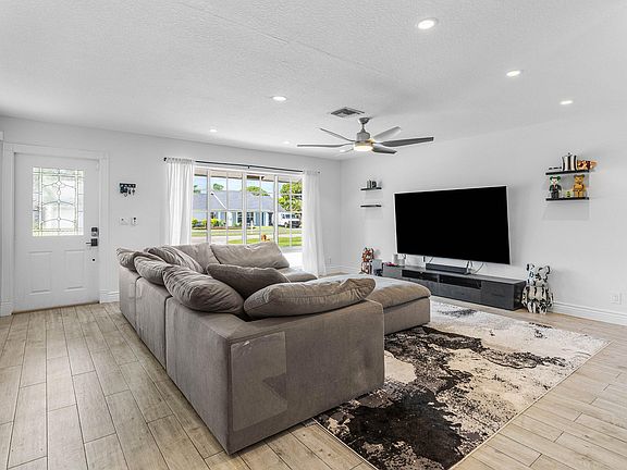 4th image of 1515 Gallinule Drive