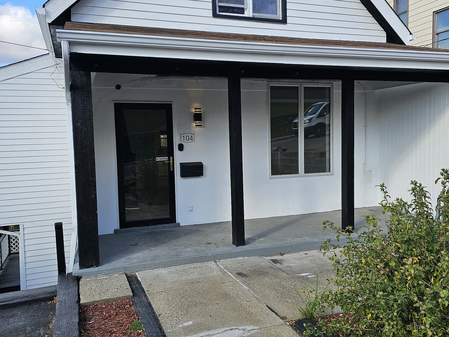 3 bed, 1026 sqft, $1,800 — Photo 2