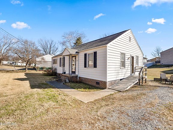2nd image of 204 S Laurel Cir