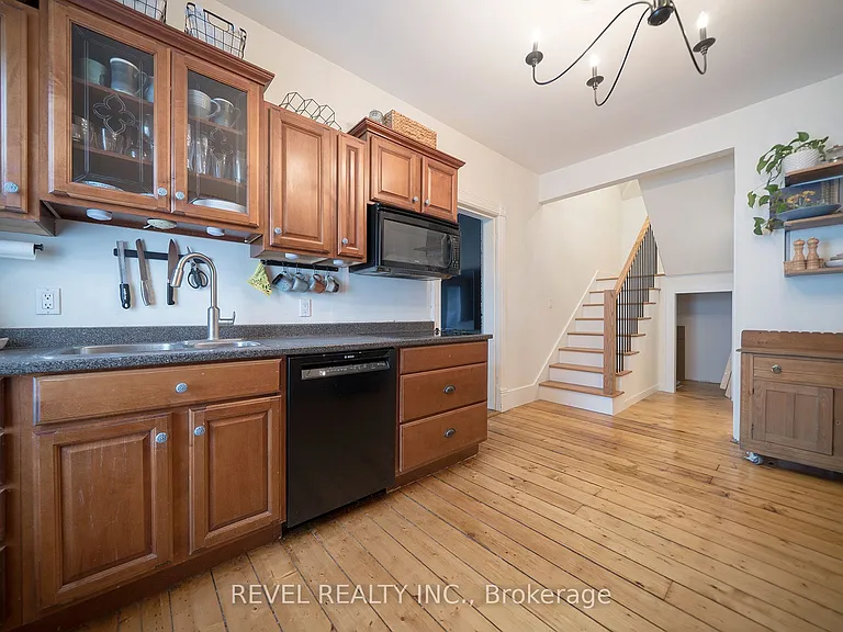 22 Lawrence St — Photo 8