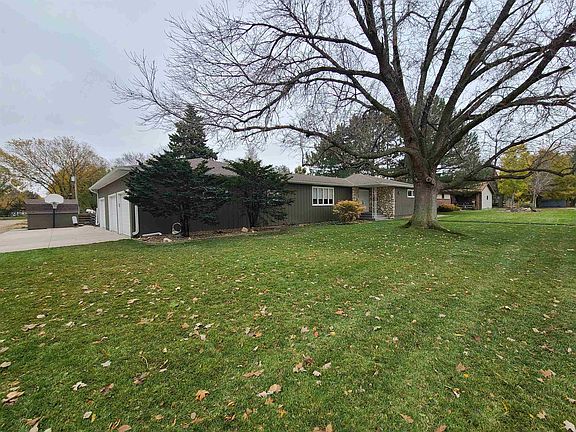 2nd image of 1706 Hoover St