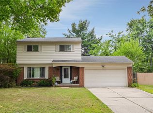 29239 Somerset Dr, Southfield, MI 48076