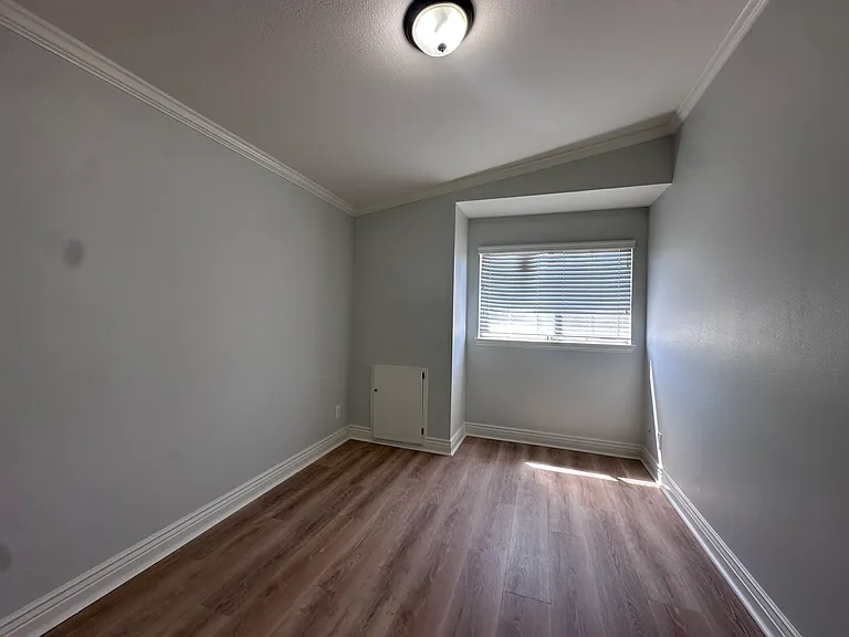 4981 Yvonne Way — Photo 15