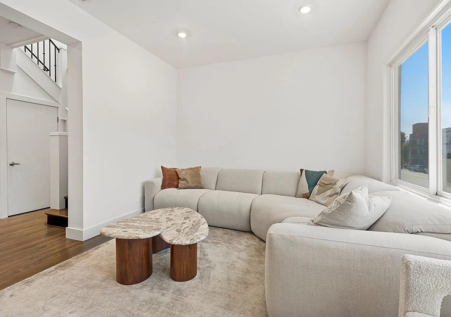 Beautiful 3 Bedroom 2 Bath Potrero Hill Home with Private Backyard & 2-Car Garage — Photo 4