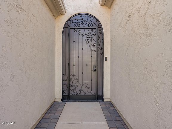 5th image of 2584 E Josephine View Dr