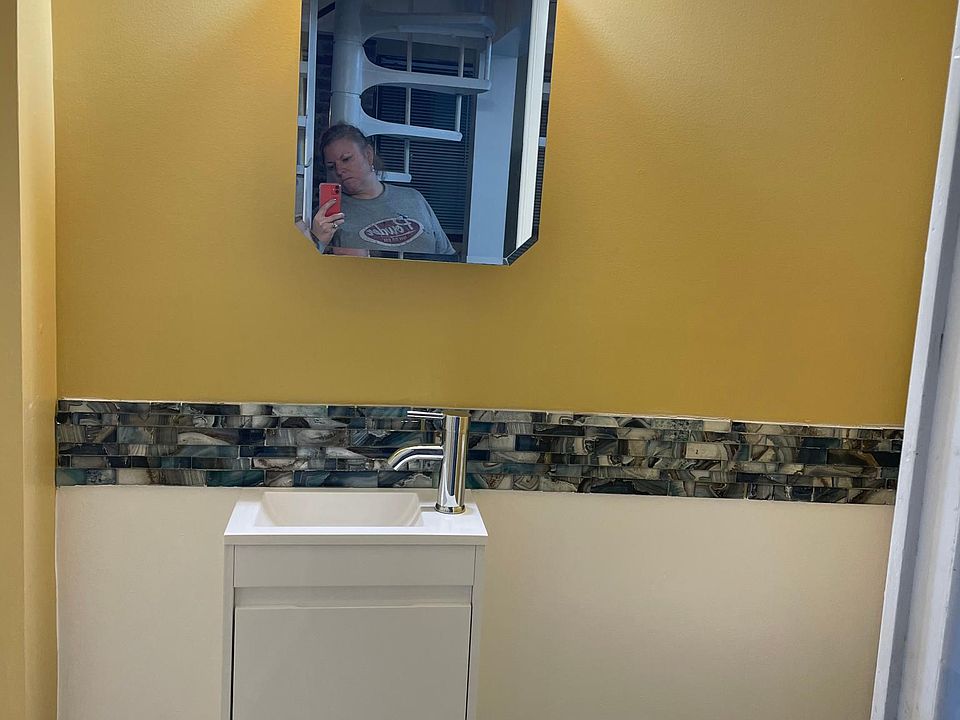 2nd view of 1st floor bathroom