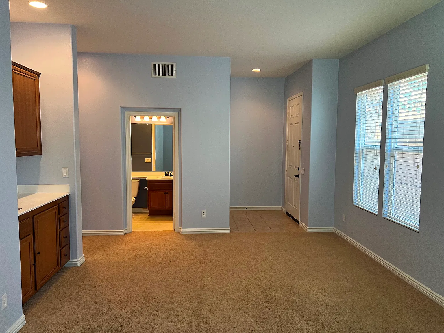 4 bed, 3.5 bath, 2825 sqft, $5,190 — Photo 4