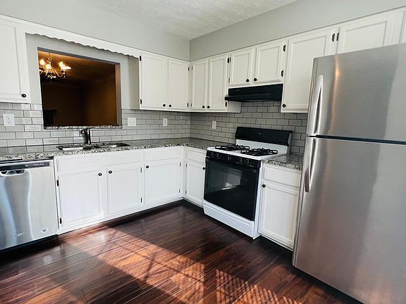 Big Size Kitchen with Pantry and Granite Counter top