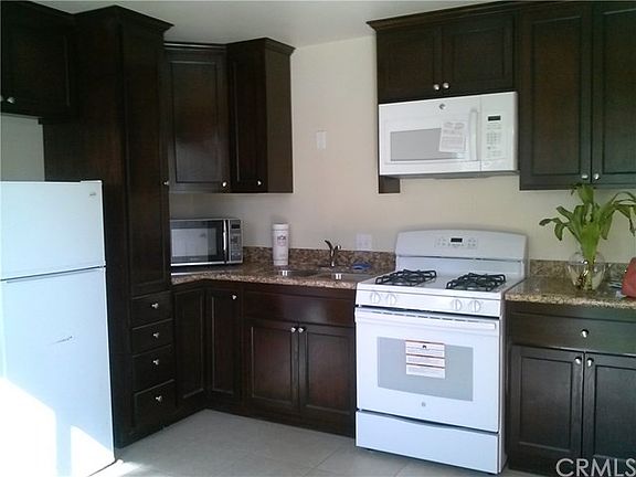 4th image of 818 E J St