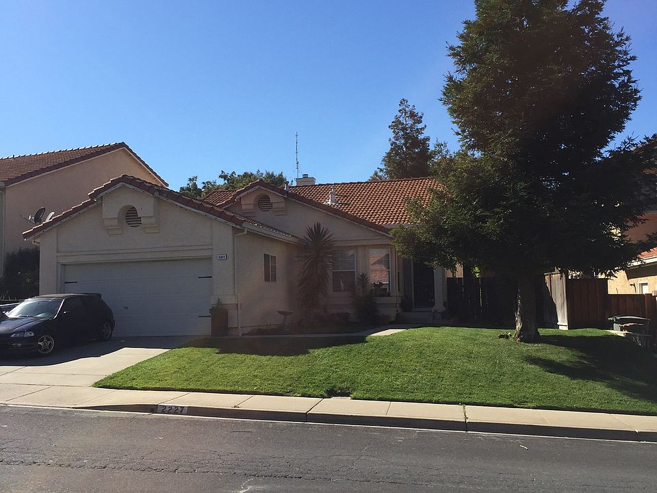 1st image of 2227 Oak Hills Dr