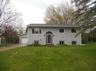 1606 Cardinal St, New London, WI 54961
