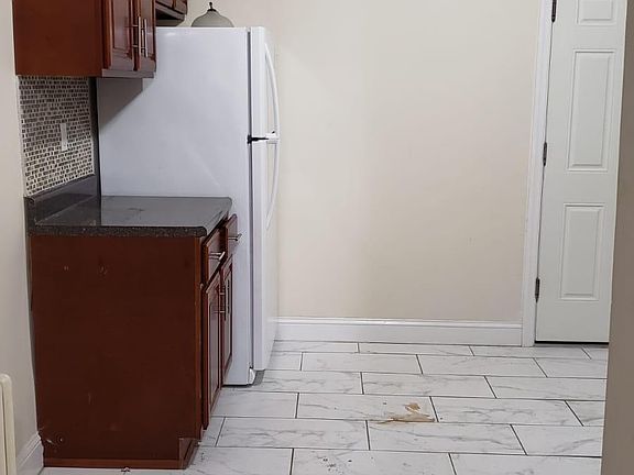 3rd image of 74 Chestnut St
