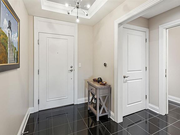 3rd image of 232 N Kingshighway Blvd APT 1101