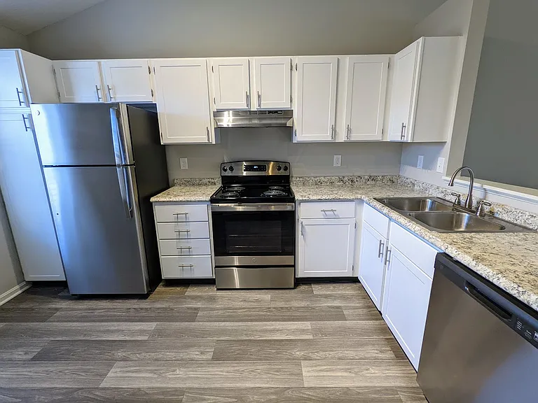 Spinnaker Cove Apartments — Photo 54