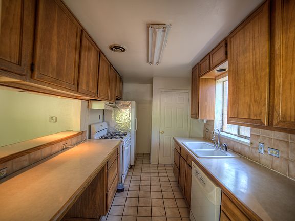 5th image of 1420 Quince Street