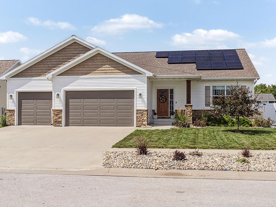 1st image of 301 Hawthorne Cir