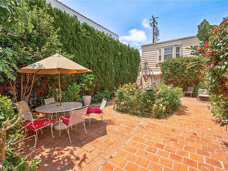 135 S Canon Dr — Photo 10