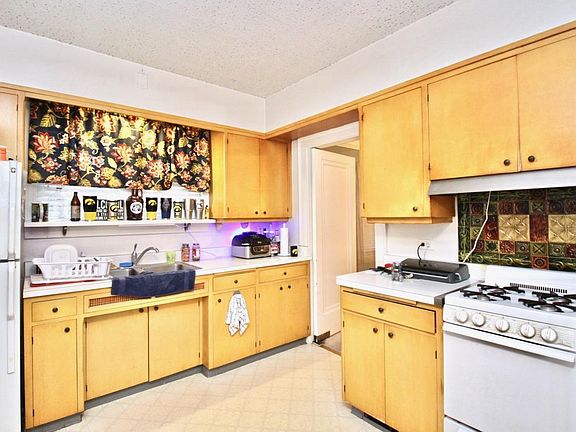 5th image of 1616 Benton St