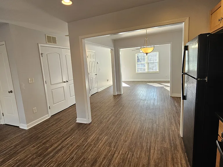 527 Walter St #527 — Photo 10