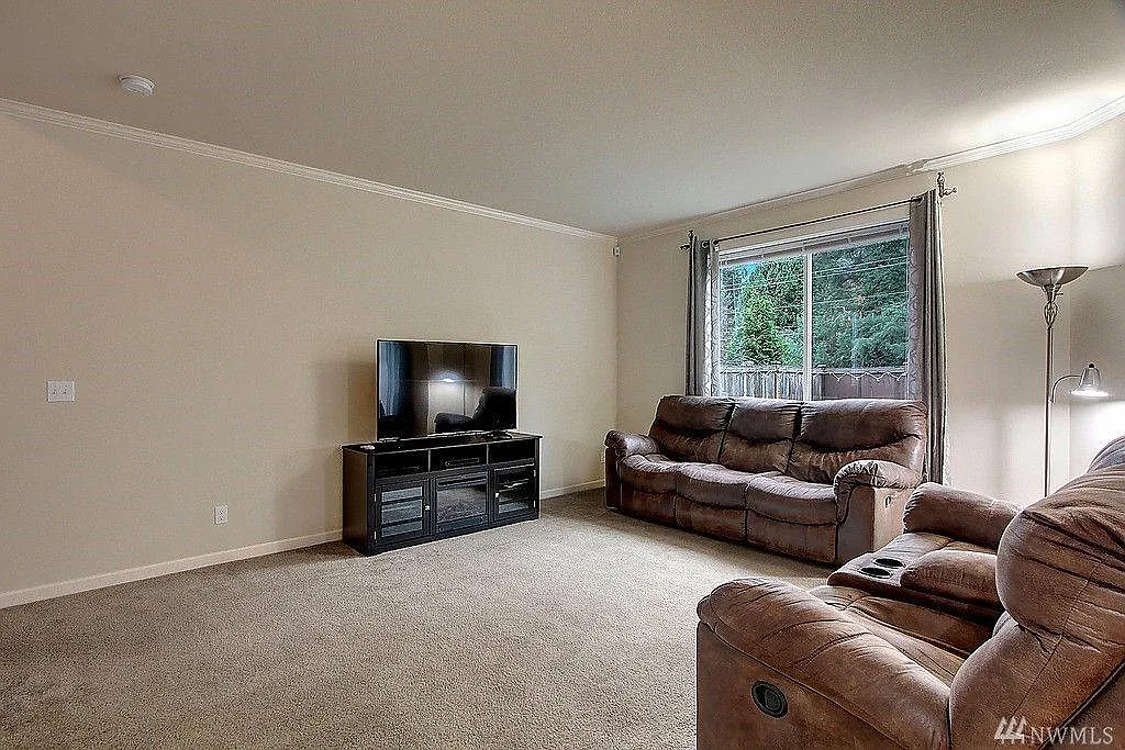 3 bed, 1800 sqft, $3,345 — Photo 4
