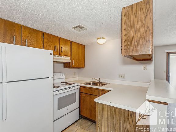 2nd image of 739 N Sheridan St APT 206