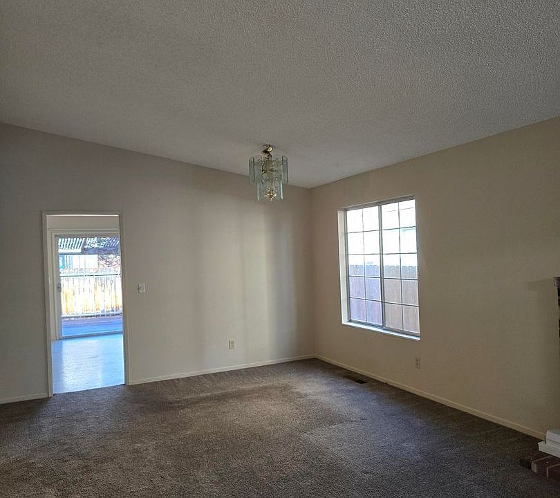 1st image of 2624 Fieldcrest Dr