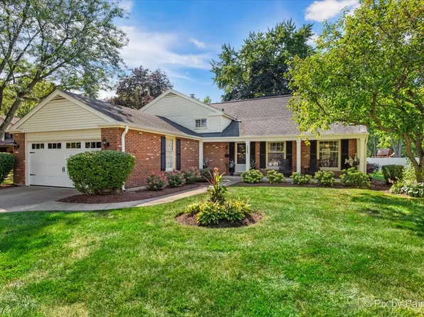 325 Green Valley Dr, Naperville, IL 60540