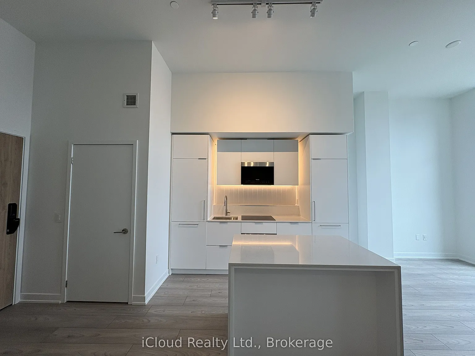 3 bed, $3,000 — Photo 4