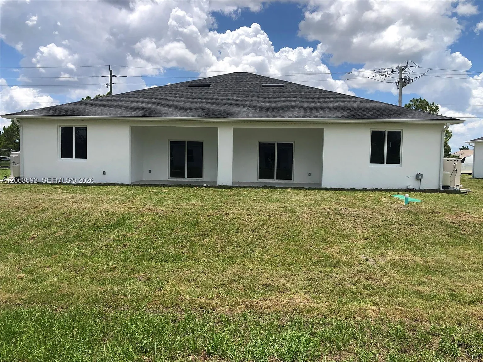 3 bed, 2.0 bath, 1965 sqft, $1,790 — Photo 2