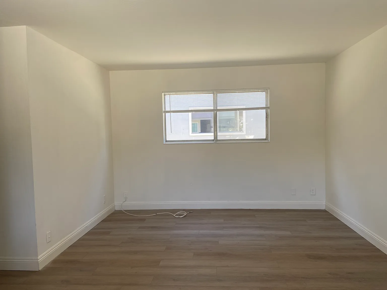 1 bed, 700 sqft, $2,300 — Photo 3