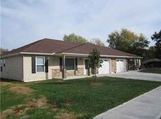1222 W 3rd St, Cameron, MO 64429