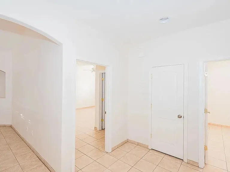 5009 S Park Ave #1 — Photo 6