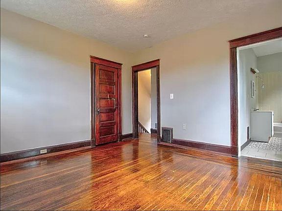 3rd image of 3504 Trimble Ave #2