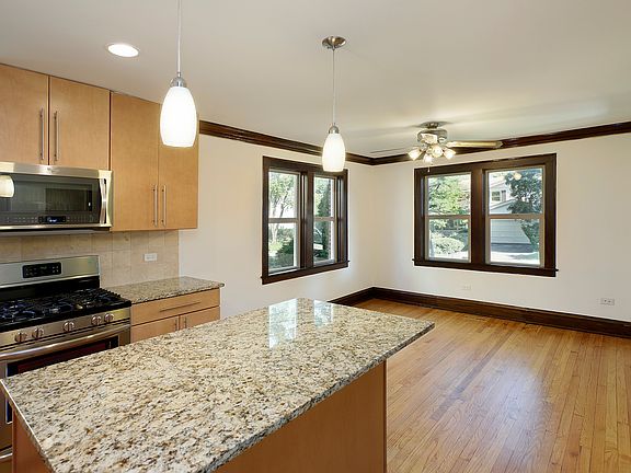 3rd image of 2427 Birchwood Ln