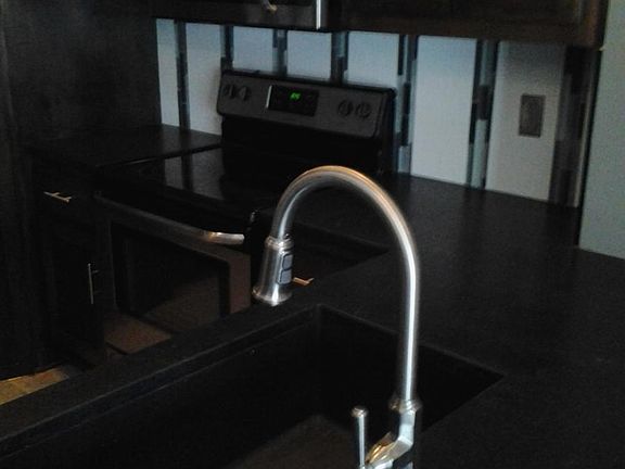 Chef's pull-down faucet