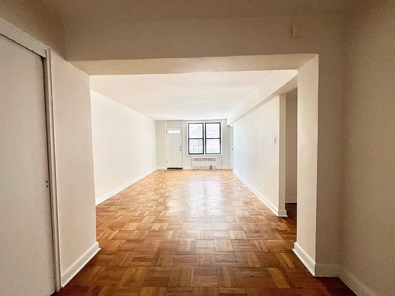 2409 E 3rd St #2F — Photo 2