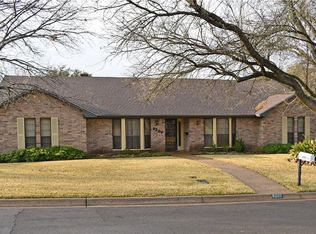 8207 Knottingham Dr, Woodway, TX 76712