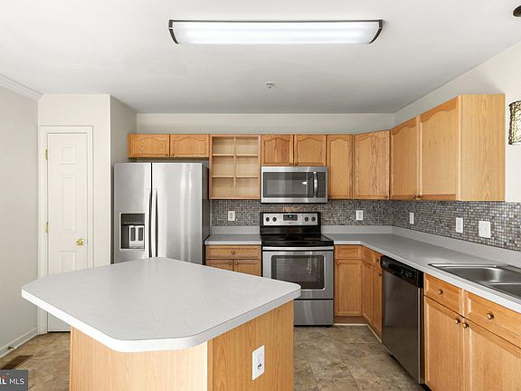 5th image of 749 Monet Dr