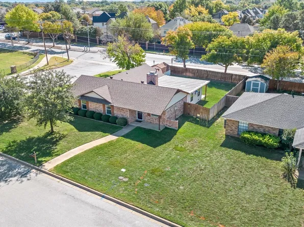 2101 Pecos Dr, Grapevine, TX 76051